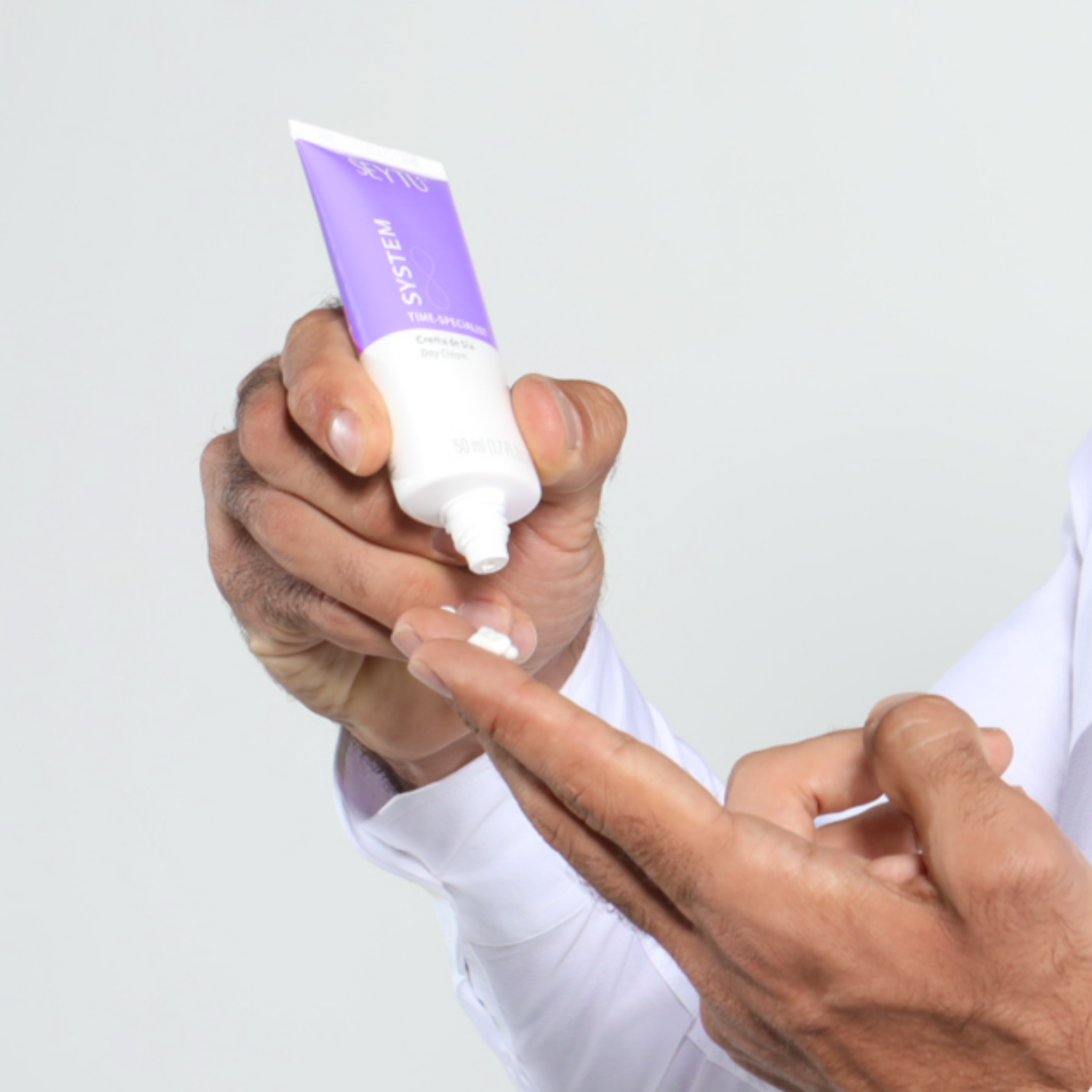 Day Cream SPF 30 – Protection, hydration, and anti-aging care in one step 